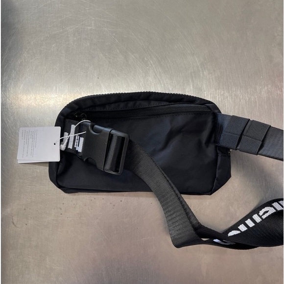 lululemon athletica Handbags - Lululemon Everywhere Belt Bag NWT